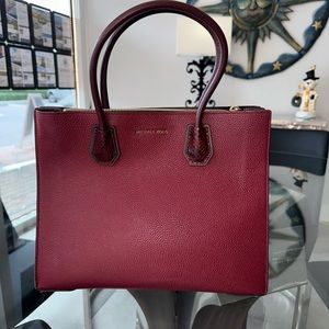 Michael Kors purse, like new and never used